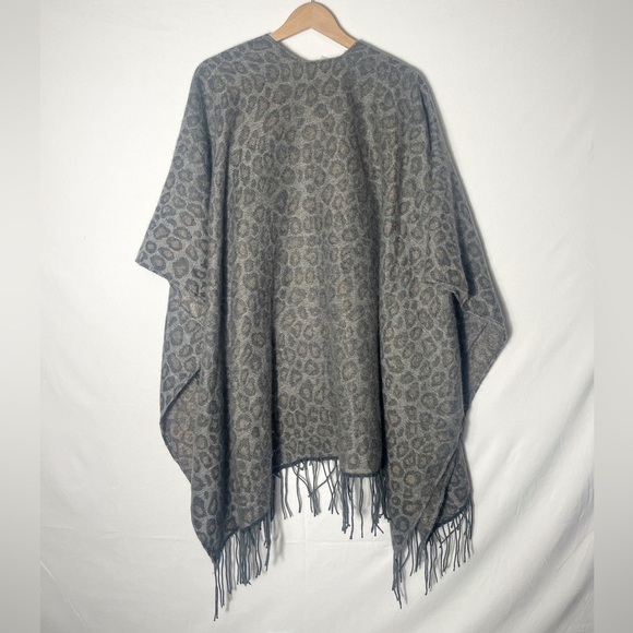 Woolrich gray leopard print open front blanket poncho | onesize, animal pattern - Picture 3 of 6